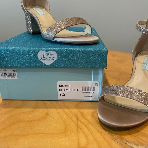 Betsey Johnson SB Miri Champagne Glitter block heels 🎉 Last Day! - Picture 2 of 7
